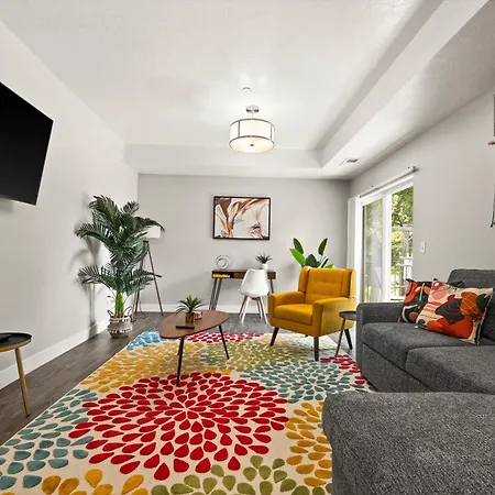 Cozy Getaway Near City Center